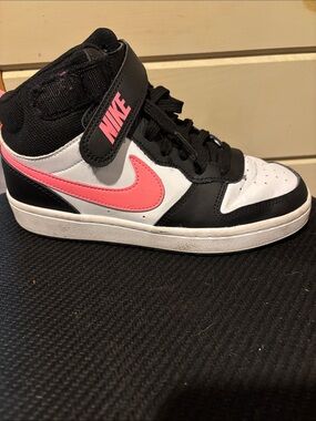 Girls Nike 4.5 Y Kids High-Top Sneaker in Black, White & Pink